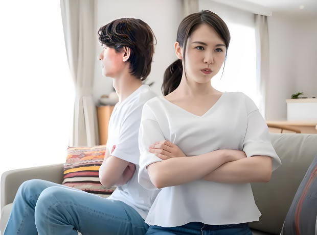 有人把婚姻想成充电宝，结果插头早就松动